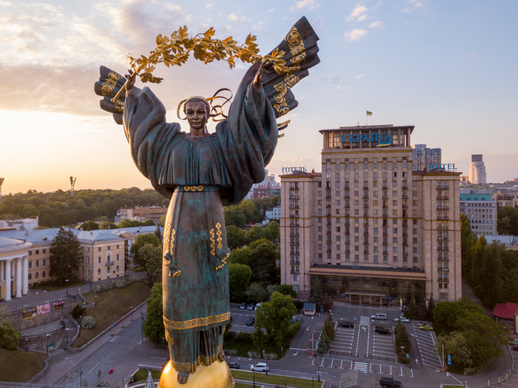 Kyiv-statue-banner